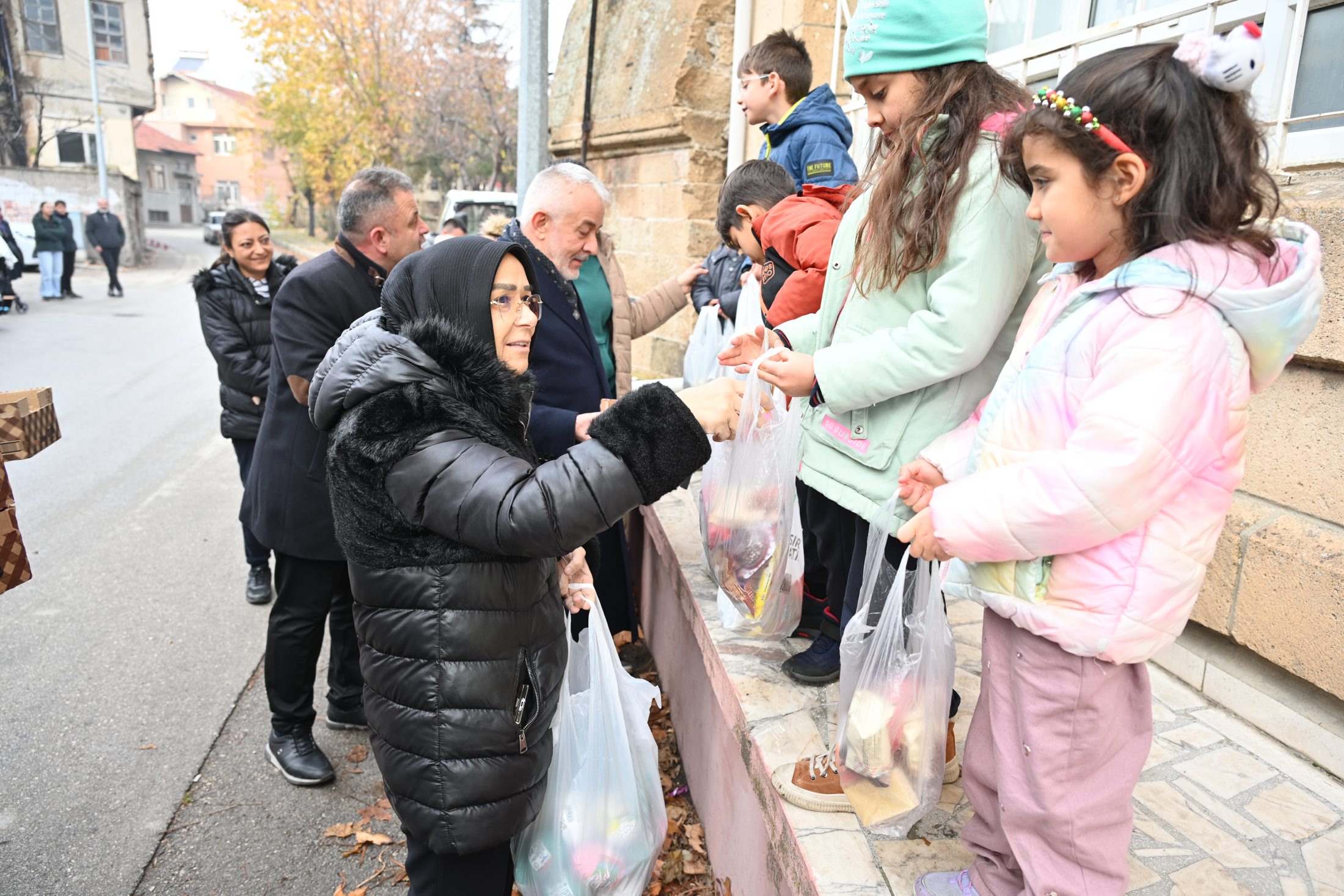 25 12 2025 Baskan Kececi Doganci Cocuk Hediye Sanayi Helva Ikram (1)