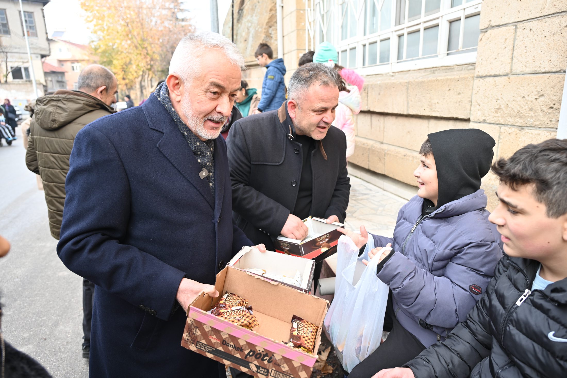 25 12 2025 Baskan Kececi Doganci Cocuk Hediye Sanayi Helva Ikram (10)