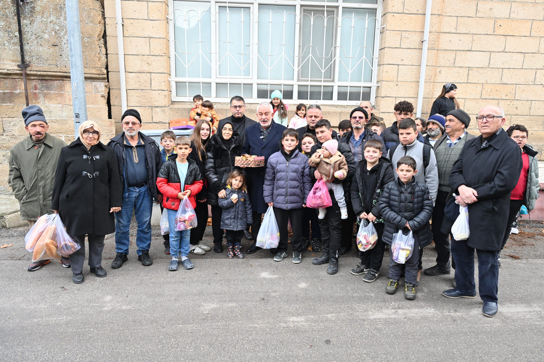 25 12 2025 Baskan Kececi Doganci Cocuk Hediye Sanayi Helva Ikram (3)