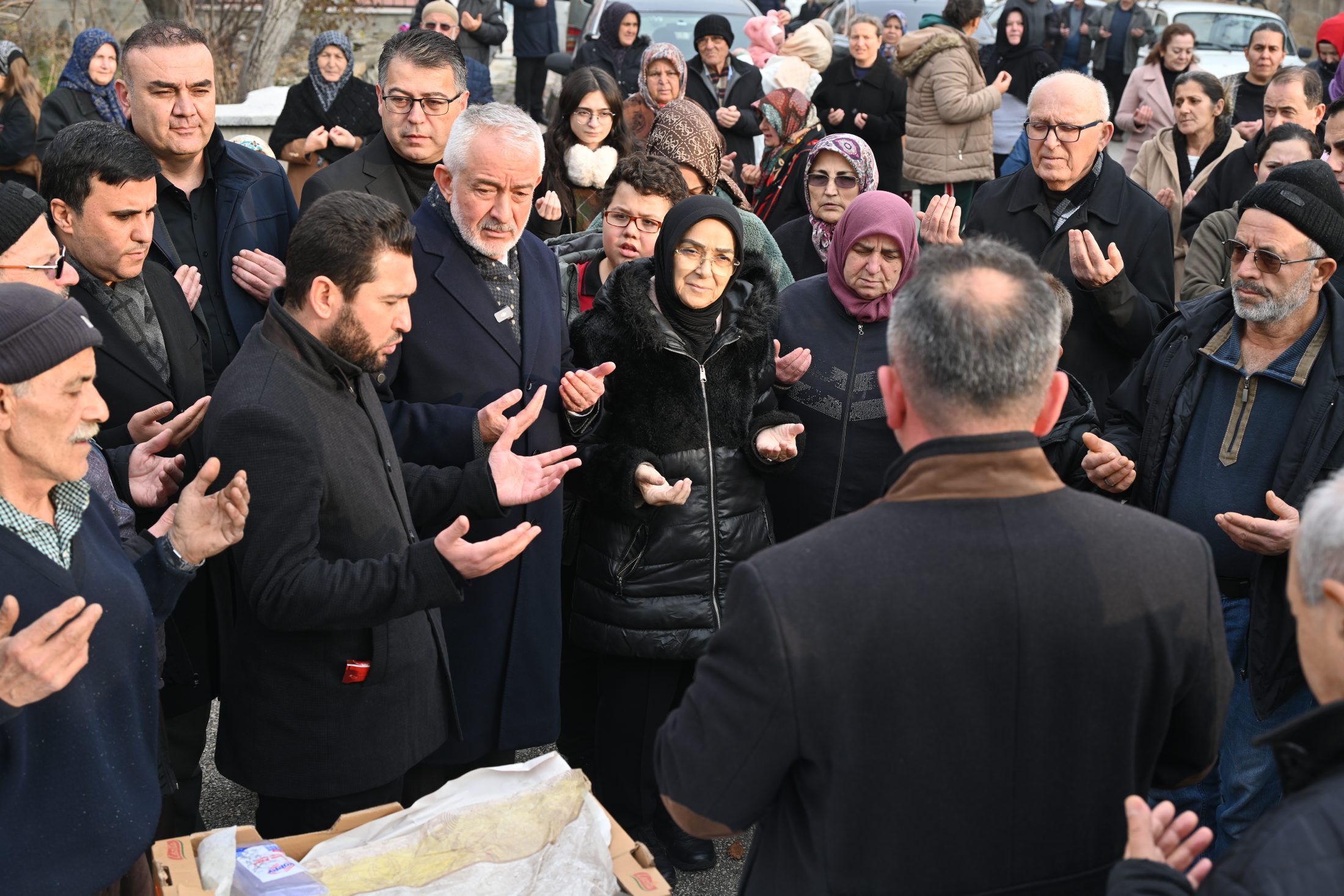 25 12 2025 Baskan Kececi Doganci Cocuk Hediye Sanayi Helva Ikram (4)