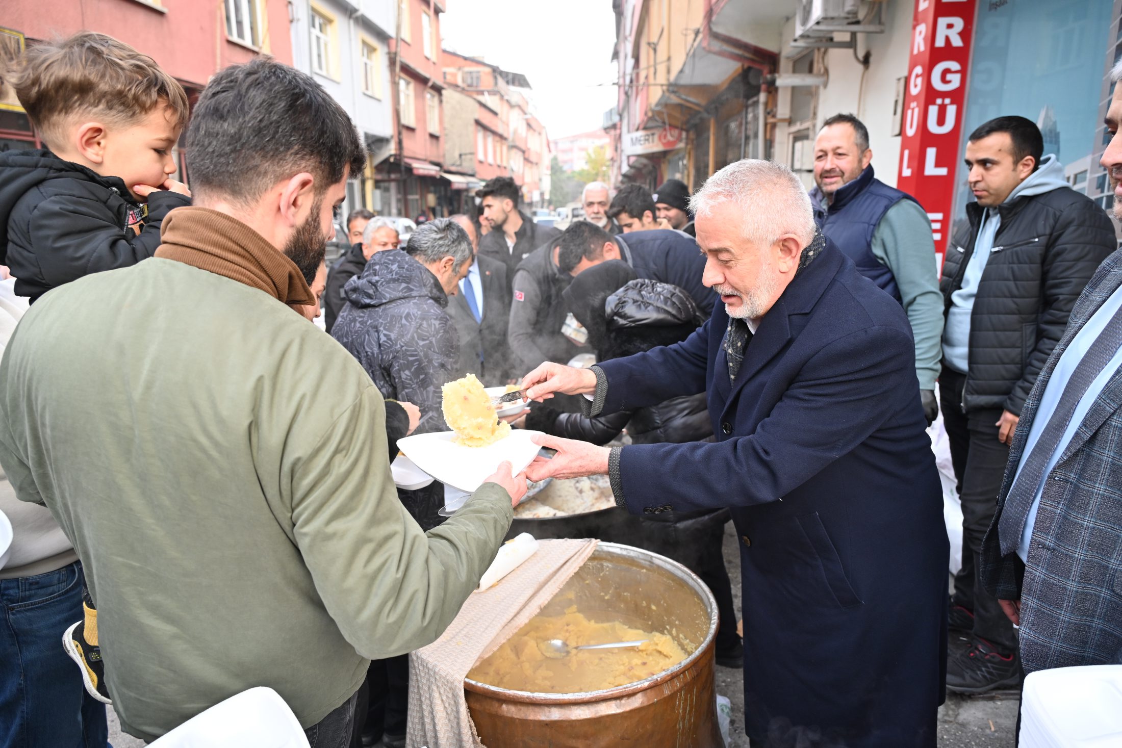 25 12 2025 Baskan Kececi Doganci Cocuk Hediye Sanayi Helva Ikram (5)