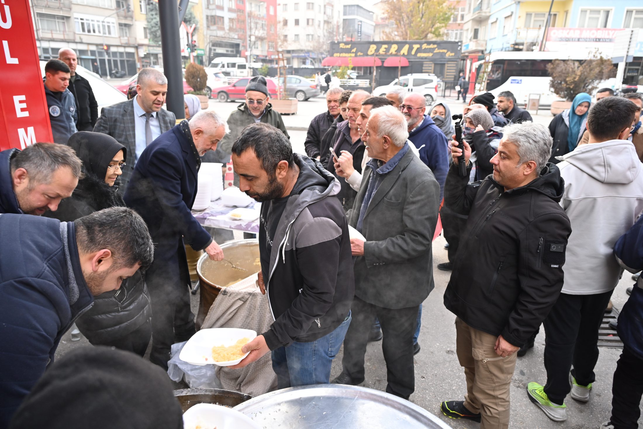 25 12 2025 Baskan Kececi Doganci Cocuk Hediye Sanayi Helva Ikram (8)