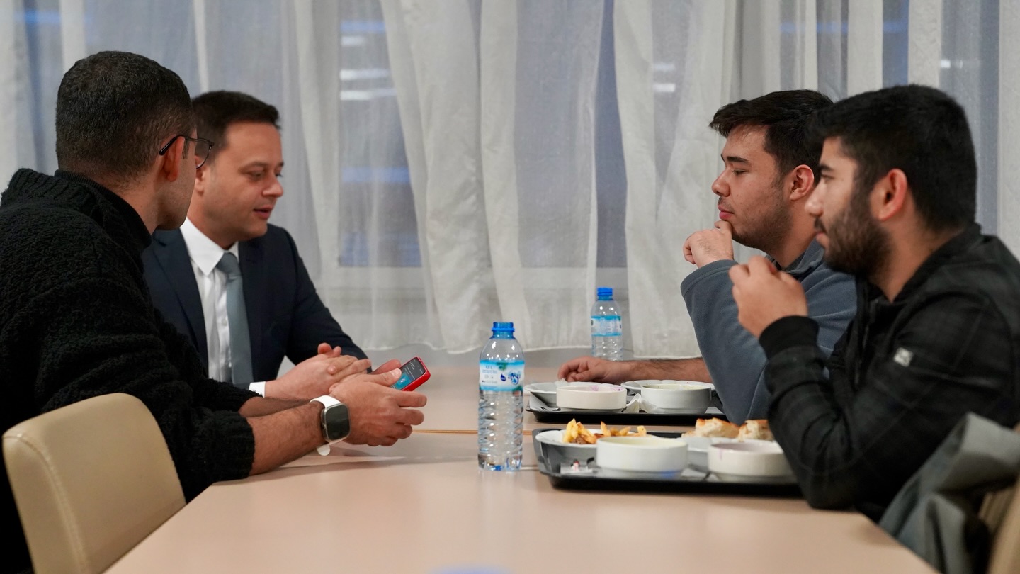 586697148 18305830198270693 4114607026079835746 N