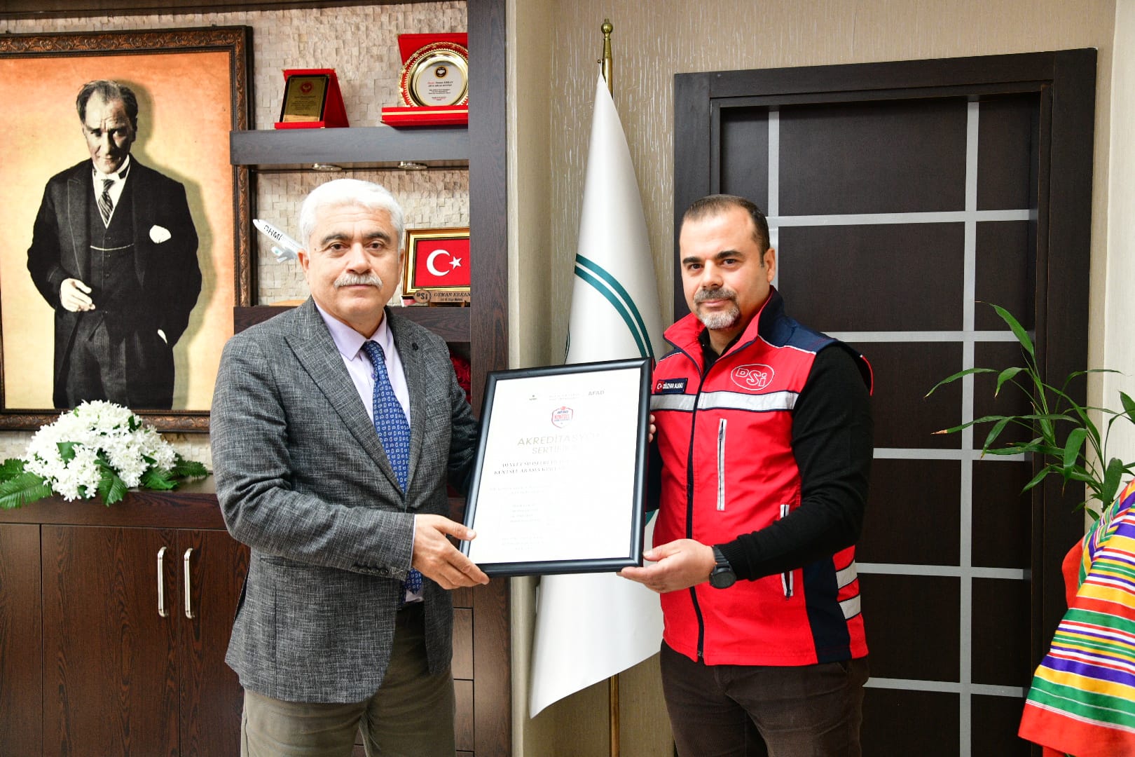 594361021 1326811742816377 2499327569463714363 N