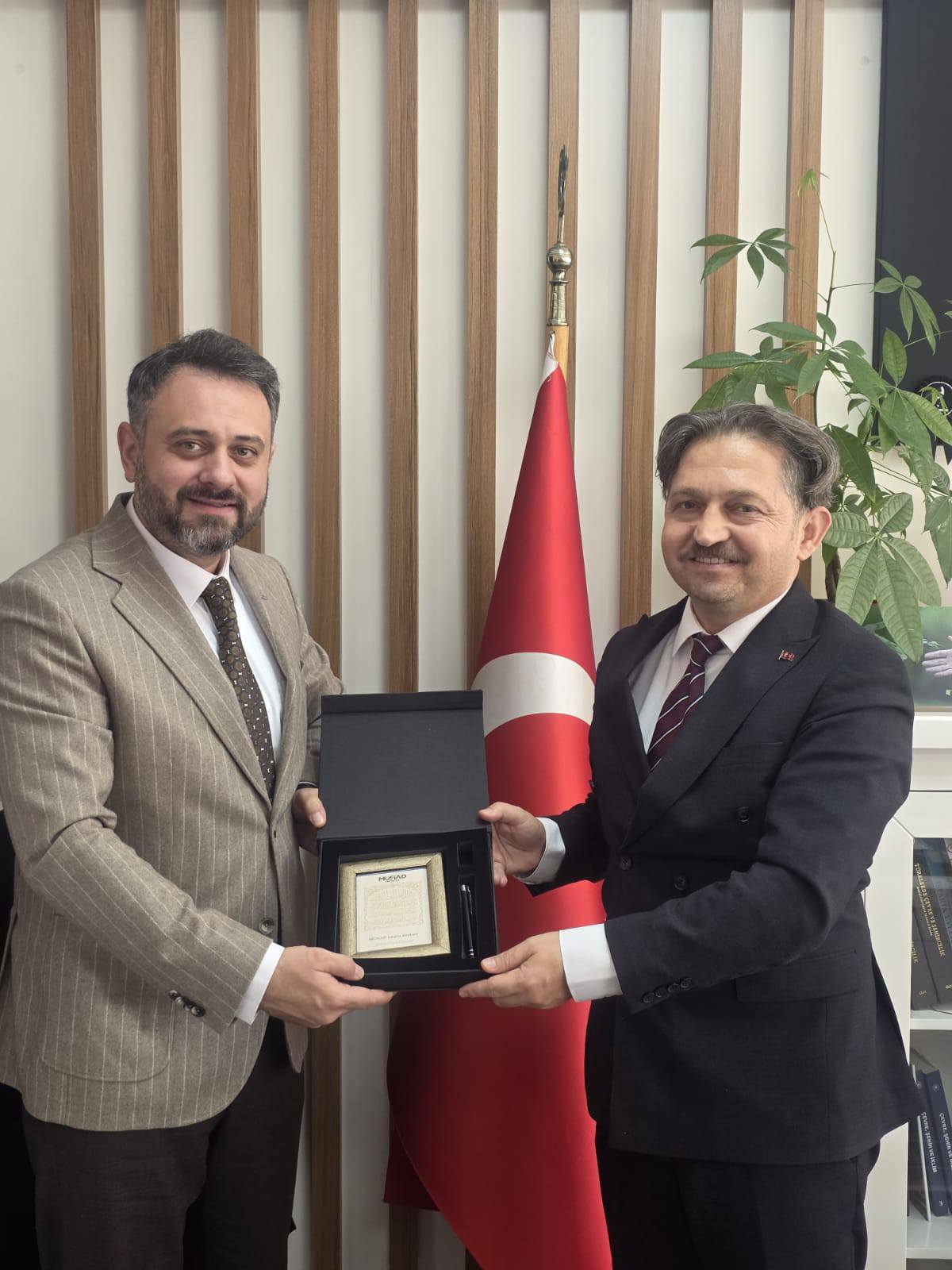 599599609 1542054636939429 2778753272382557491 N