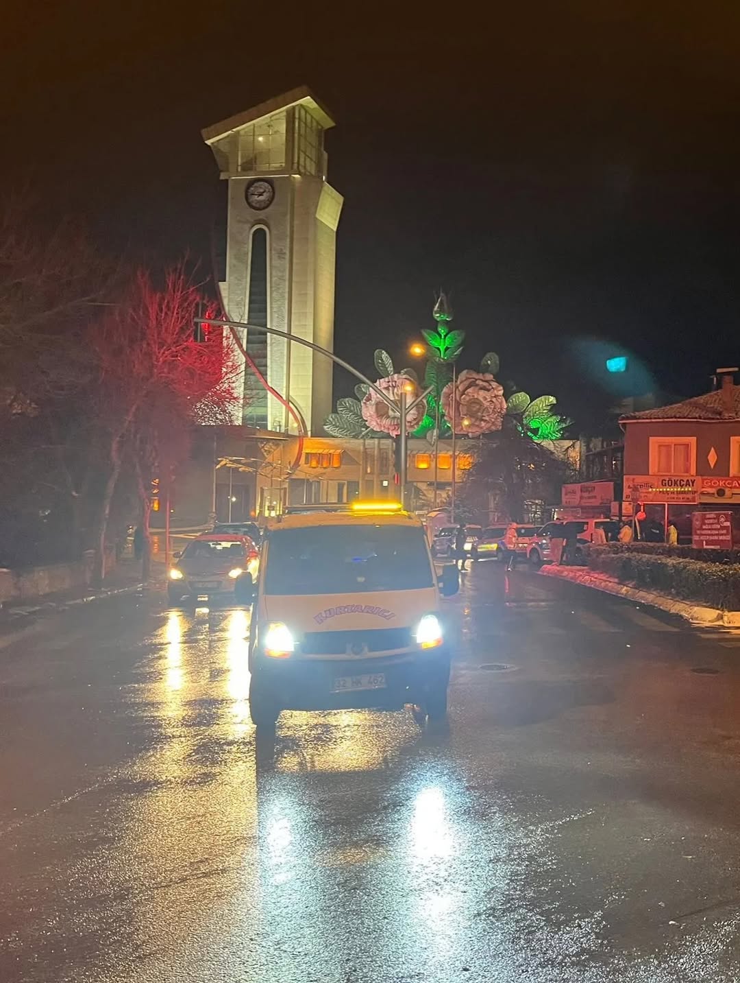 🔴 Isparta’da Dün Akşam Saatlerinde Gökçay Kavşağı’nda Ters Yönde Ilerleyen Otomobil, Karşıdan G (1)