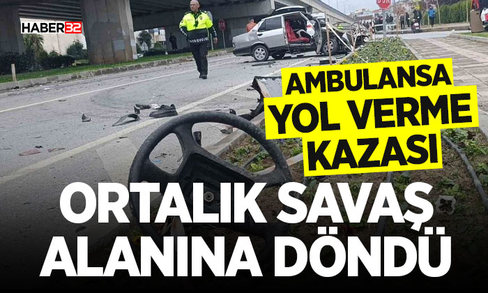 Ambulansa yol verme kazasında ortalık savaş alanına döndü, kaza anı güvenlik kamerasına yansıdı