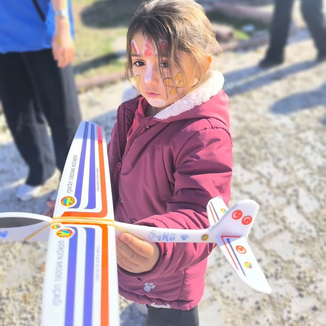 Köprü Nesiller Uçan Hayaller Projesi Kapsamında Köy Okulundaki Öğrencilerle Bir Araya Geldiğimiz (2)