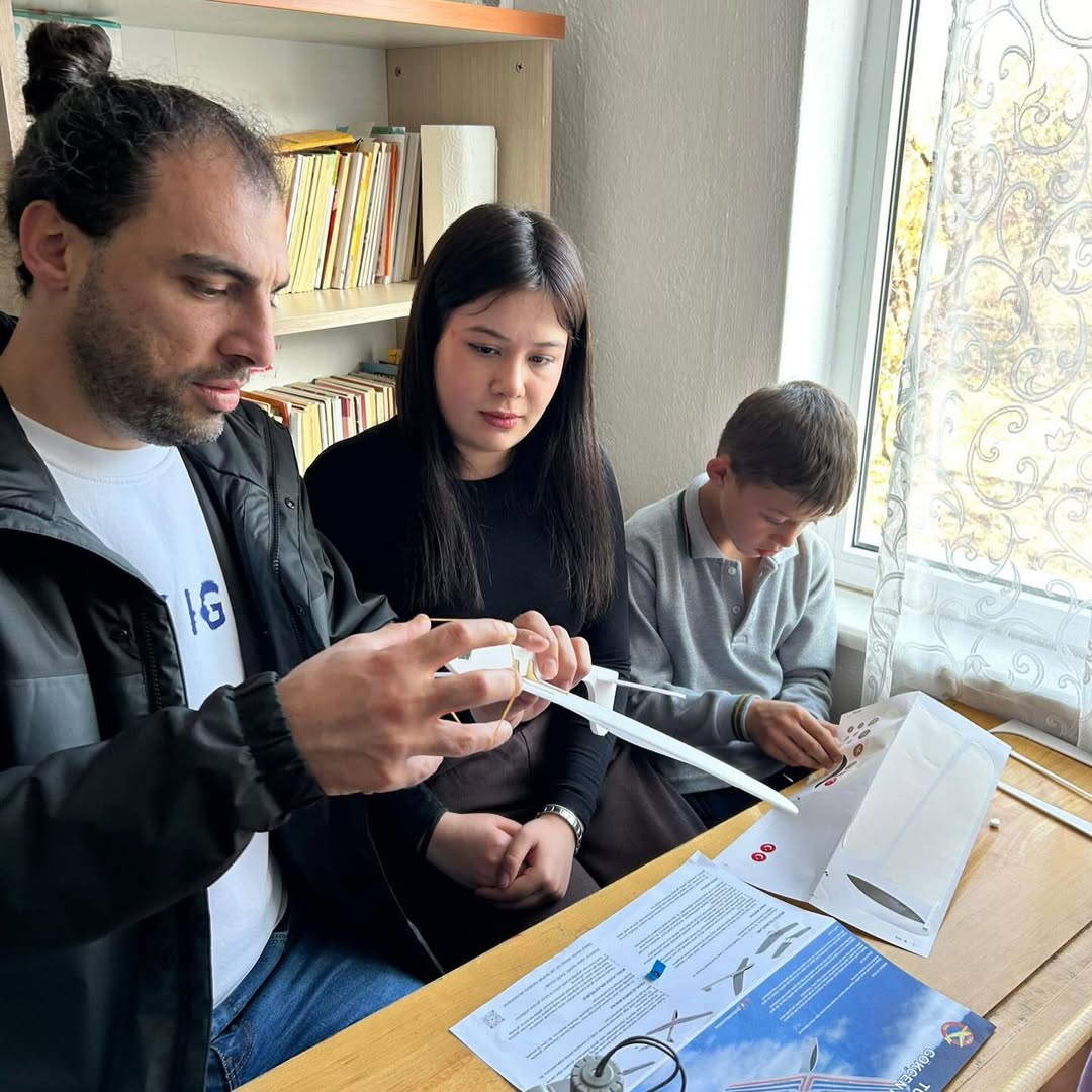 Köprü Nesiller Uçan Hayaller Projesi Kapsamında Köy Okulundaki Öğrencilerle Bir Araya Geldiğimiz (6)