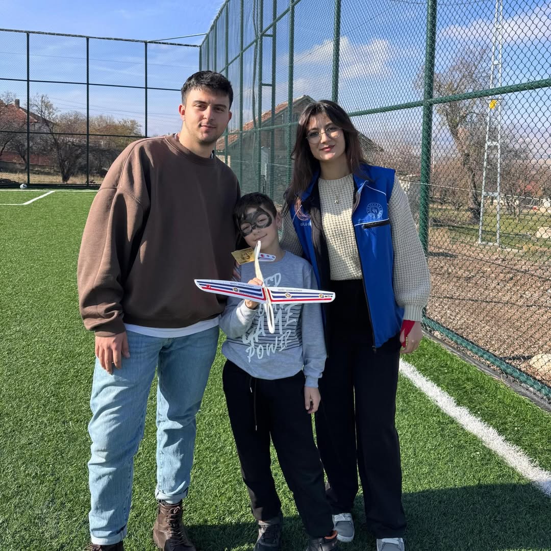 Köprü Nesiller Uçan Hayaller Projesi Kapsamında Köy Okulundaki Öğrencilerle Bir Araya Geldiğimiz