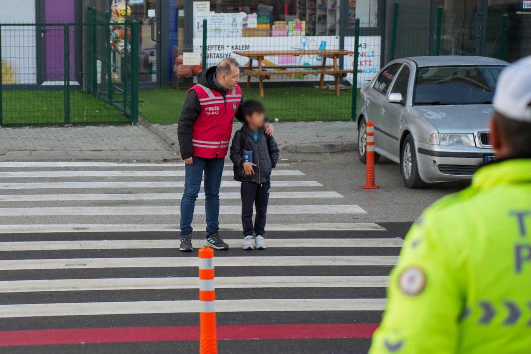 🚔 Okul Önleri̇ Ve Asayi̇ş Uygulamasi 🚔📷 İl Merkezi, Eğirdir, Atabey, Sütçüler🗓 11.12.2025 Günü (4)