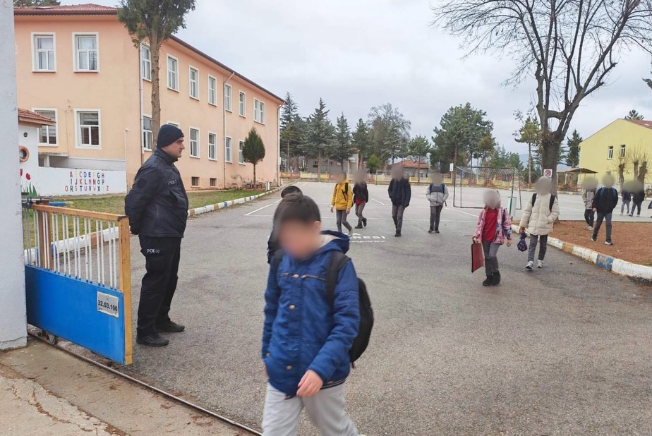 🚔 Okul Önleri̇ Ve Asayi̇ş Uygulamasi 🚔📷 İl Merkezi, Gelendost, Aksu, Atabey🗓️ 29.12.2025 Günü (1)