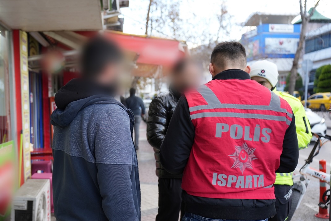 🚔 Okul Önleri̇ Ve Asayi̇ş Uygulamasi 🚔📷 İl Merkezi, Gelendost, Aksu, Yenişarbademli🗓 17.12.202 (2)