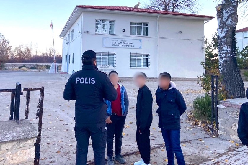 🚔 Okul Önleri̇ Ve Asayi̇ş Uygulamasi 🚔📷 İl Merkezi, Gelendost, Aksu, Yenişarbademli🗓 17.12.202