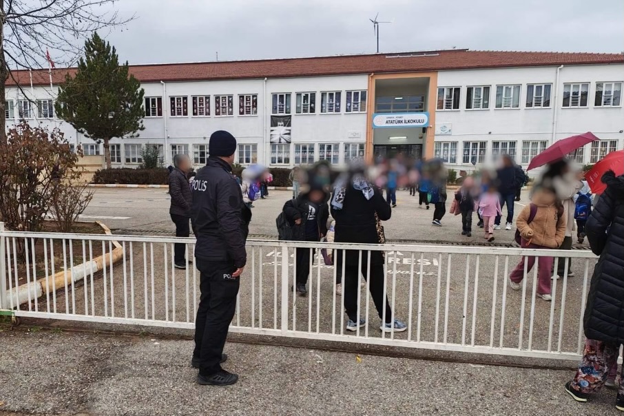 🚔 Okul Önleri̇ Ve Asayi̇ş Uygulamasi 🚔📷 İl Merkezi, Gelendost, Atabey, Aksu🗓️ 24.12.2025 Günü (1)