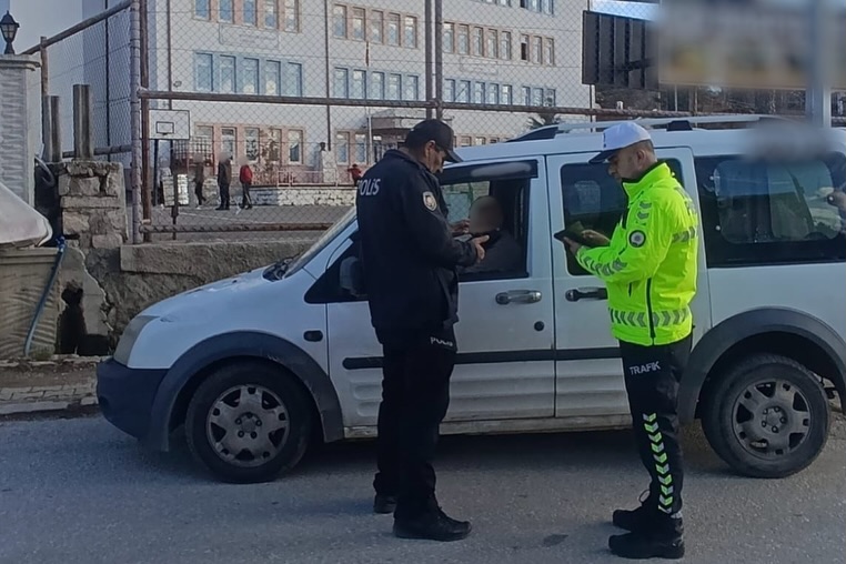 🚔 Okul Önleri̇ Ve Asayi̇ş Uygulamasi 🚔📷 İl Merkezi, Gelendost, Atabey, Aksu🗓️ 24.12.2025 Günü (3)