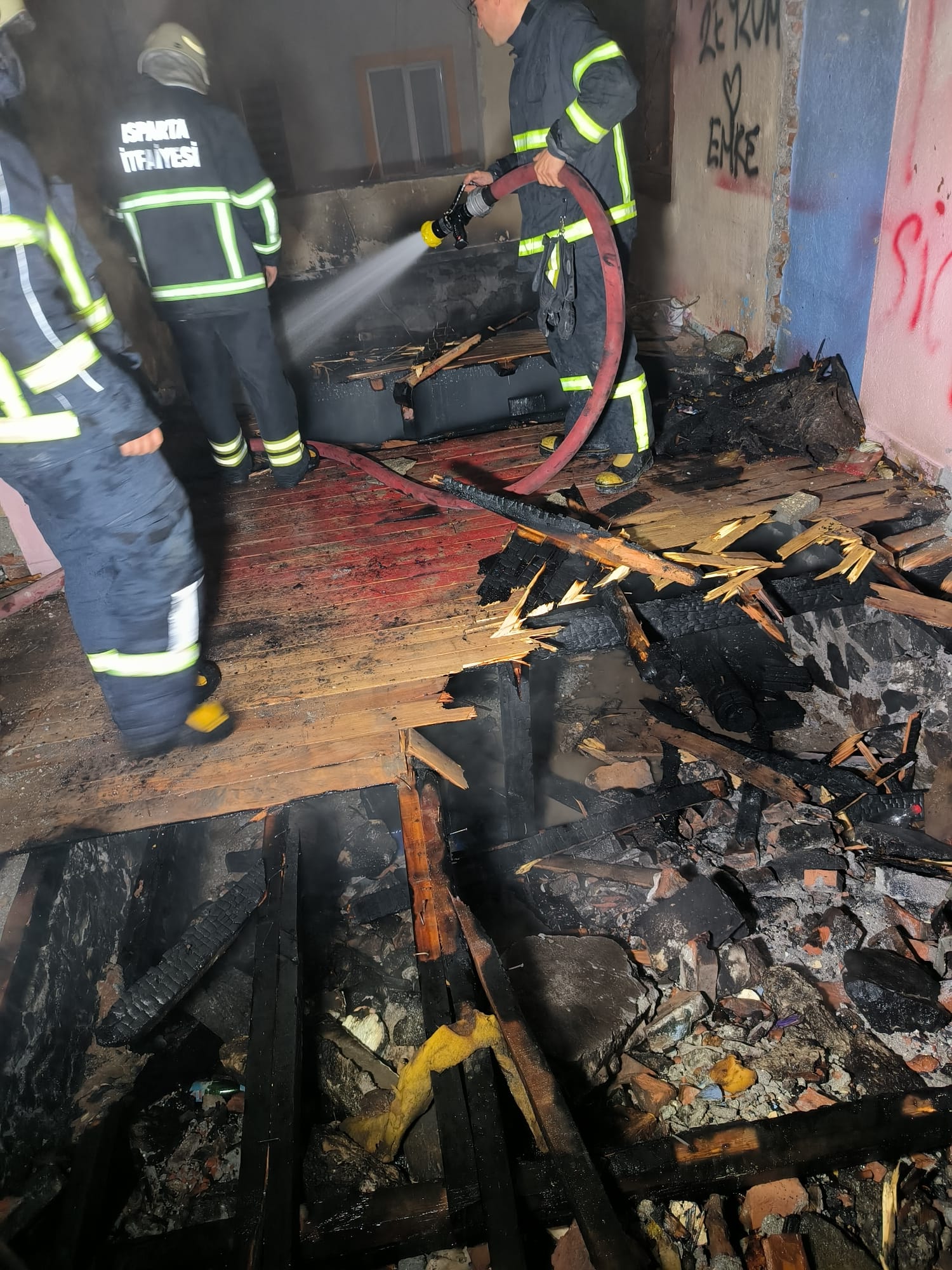 Yangın Metruk Bina (3)