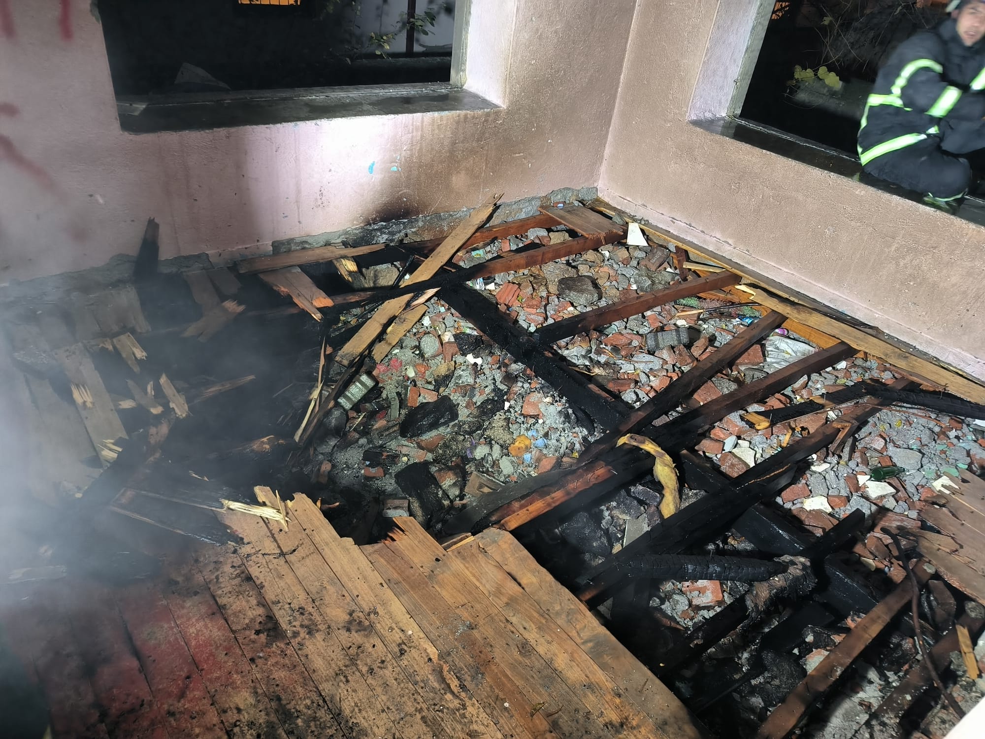 Yangın Metruk Bina (5)