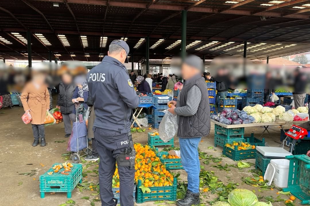 🚨 Bi̇lgi̇lendi̇rme Faali̇yeti̇ 🚨İlçelerimizde Pazar Yerleri Ve Halkın Yoğun Olarak Bulunduğu Alanla (1)