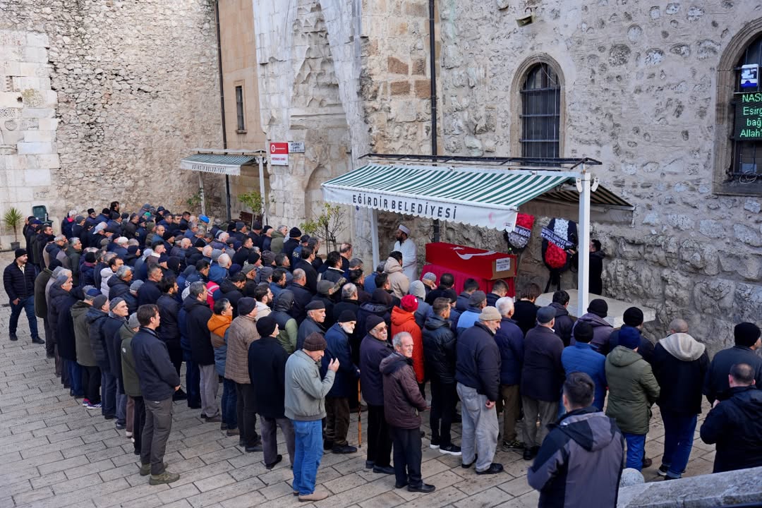 Eğirdirli Hemşehrimiz, Emekli Emniyet Müdürü Mustafa Sarpdağ’ı Son Yolculuğuna Uğurladık.emniyet (1)
