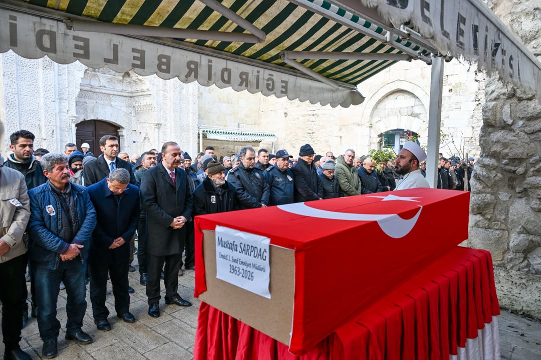 Eğirdirli Hemşehrimiz, Emekli Emniyet Müdürü Mustafa Sarpdağ’ı Son Yolculuğuna Uğurladık.emniyet