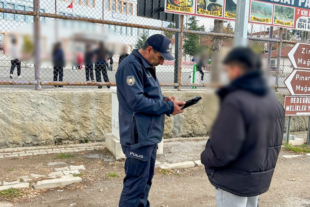 🚔 Okul Önleri̇ Ve Asayi̇ş Uygulamasi 🚔📷 İl Merkezi, Sütçüler, Uluborlu ,Gönen🗓 12.01.2026 Günü (1)