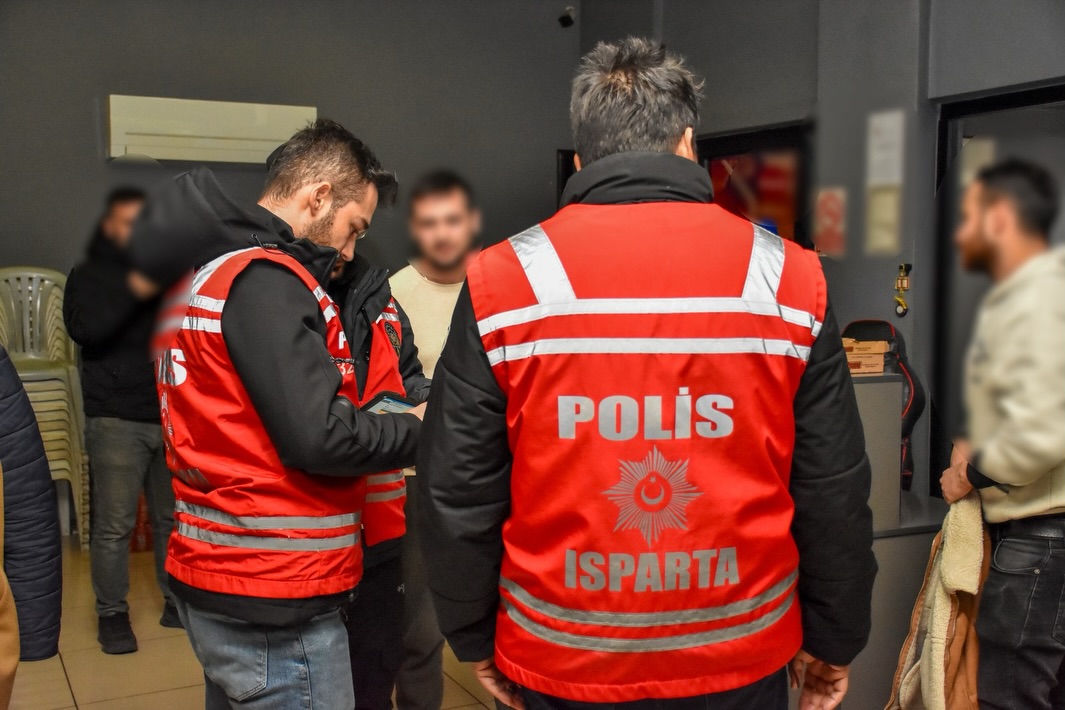 🚔 Okul Önleri̇ Ve Asayi̇ş Uygulamasi 🚔📷 İl Merkezi, Sütçüler, Uluborlu ,Gönen🗓 12.01.2026 Günü