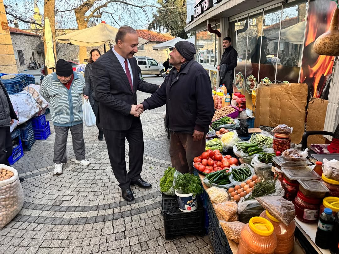 Üretici Pazarını Ve Çarşı Esnafımızı Ziyaret Ederek Çok Kıymetli Esnafımıza Hayırlı Işler Diledi (1)