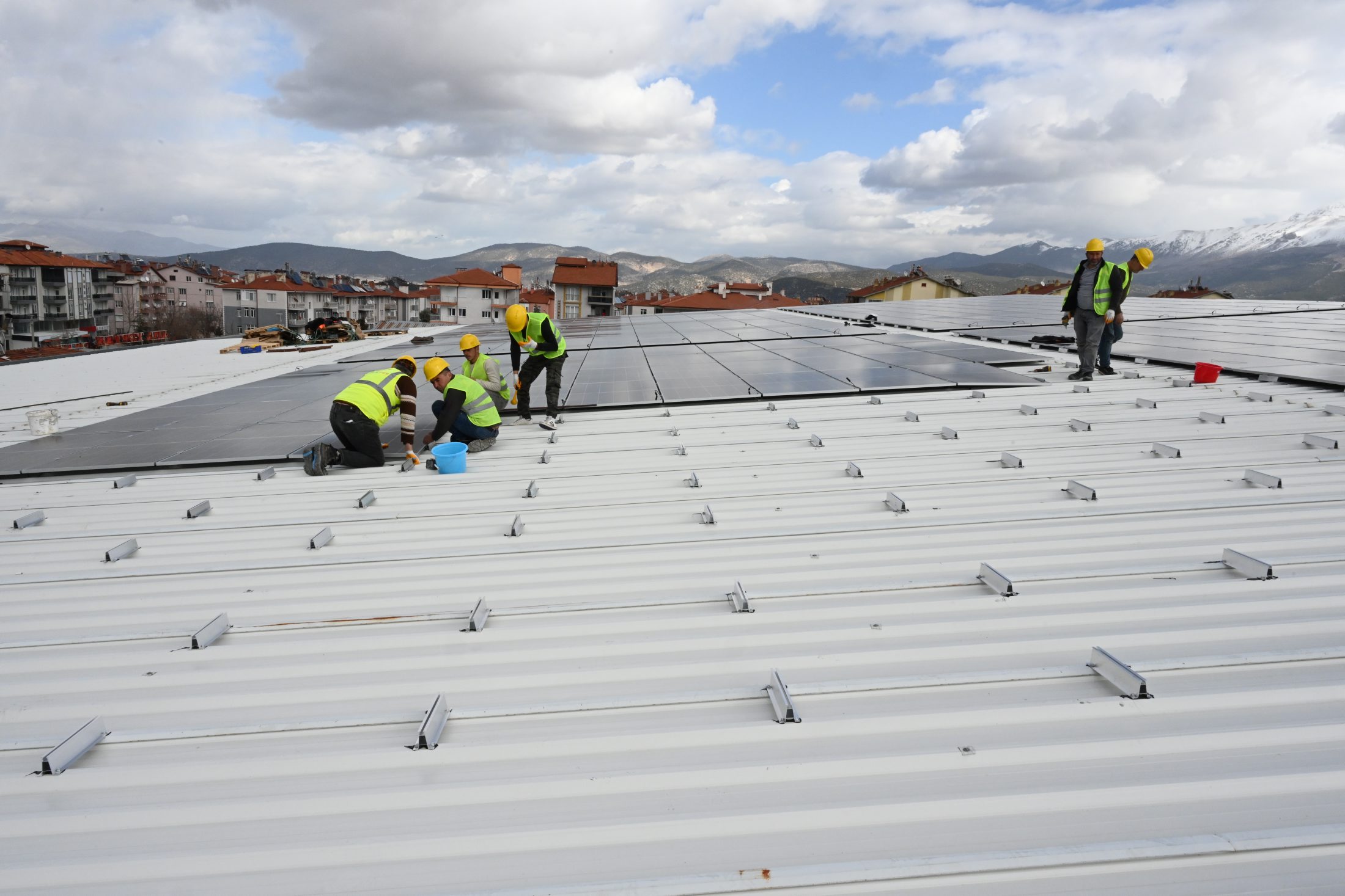 08 02 2026 Baskan Davraz Kapali Pazar Alani Ges Kurulum Inceleme (6)