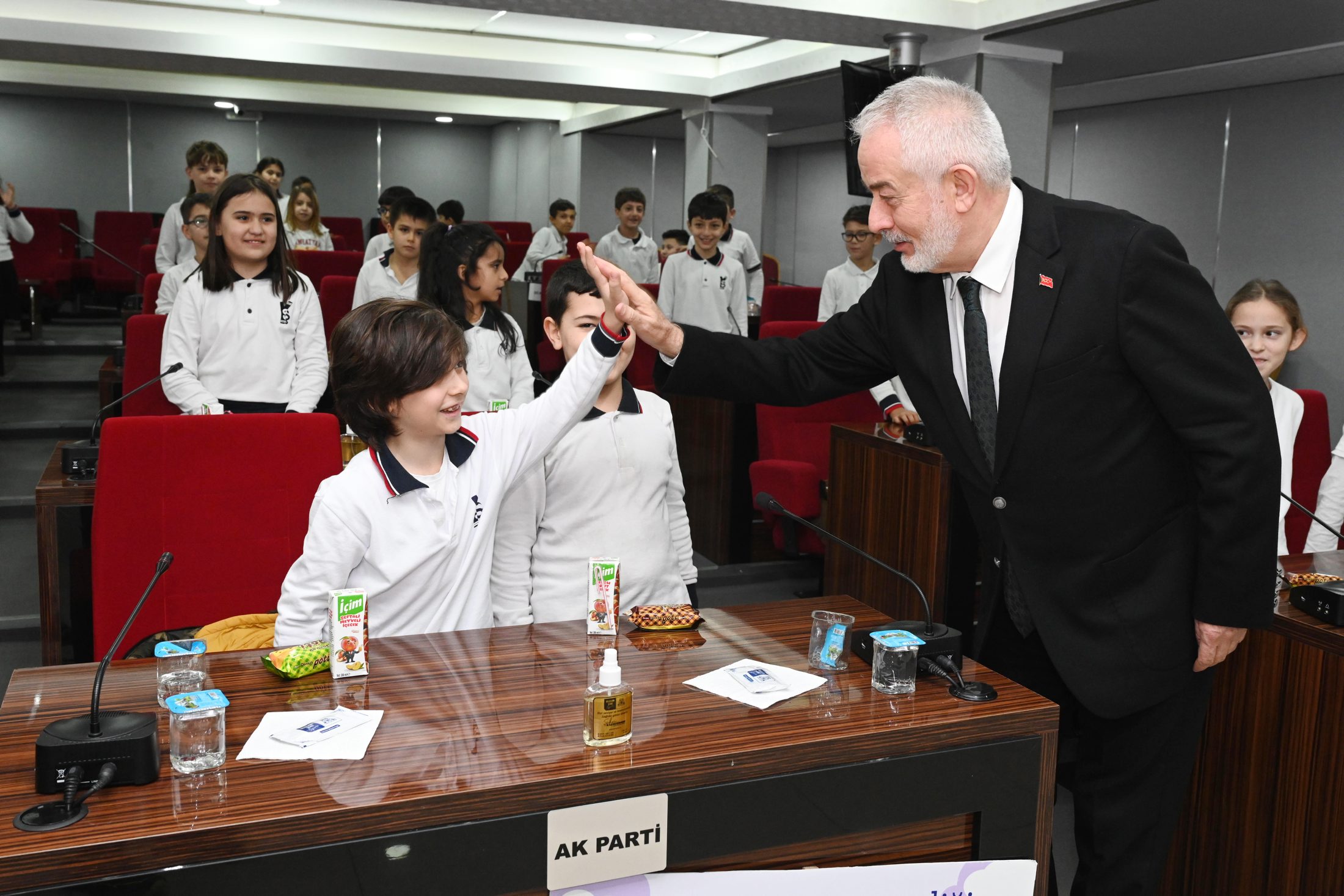 20 02 2026 Yilmaz Sener Ilkokulu 3A Sinifi Baskan Ziyaret (8)