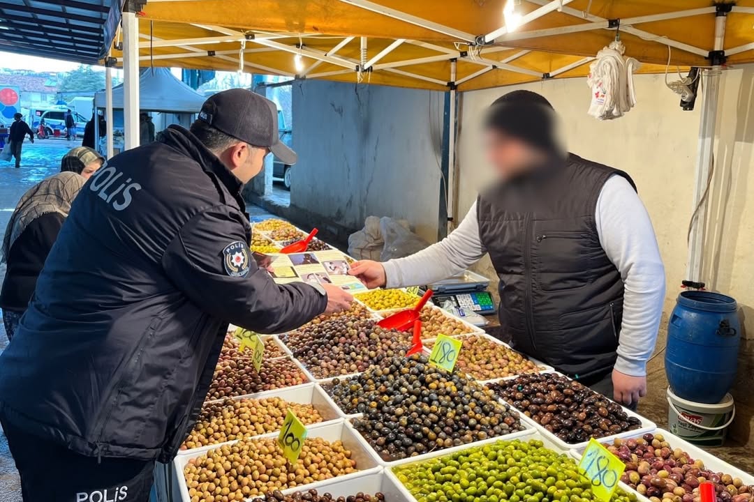 🚨Bi̇lgi̇lendi̇rme Faali̇yetleri̇mi̇z 🗓️ İlçelerimizde Bulunan Halk Pazarlarında Vatandaşlarımıza Yön (1)