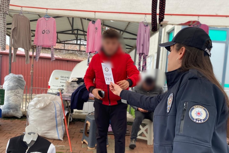 🚨Bi̇lgi̇lendi̇rme Faali̇yetleri̇mi̇z 🗓️ İlçelerimizde Bulunan Halk Pazarlarında Vatandaşlarımıza Yön (3)