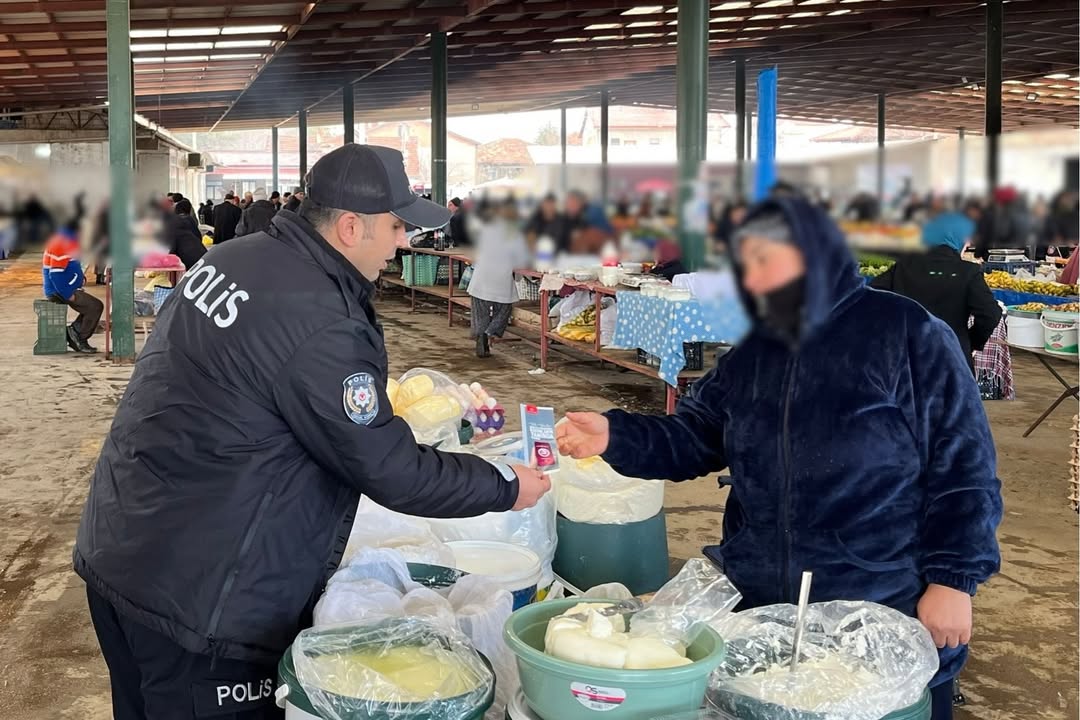 🚨Bi̇lgi̇lendi̇rme Faali̇yetleri̇mi̇z 🗓️ İlçelerimizde Bulunan Halk Pazarlarında Vatandaşlarımıza Yön