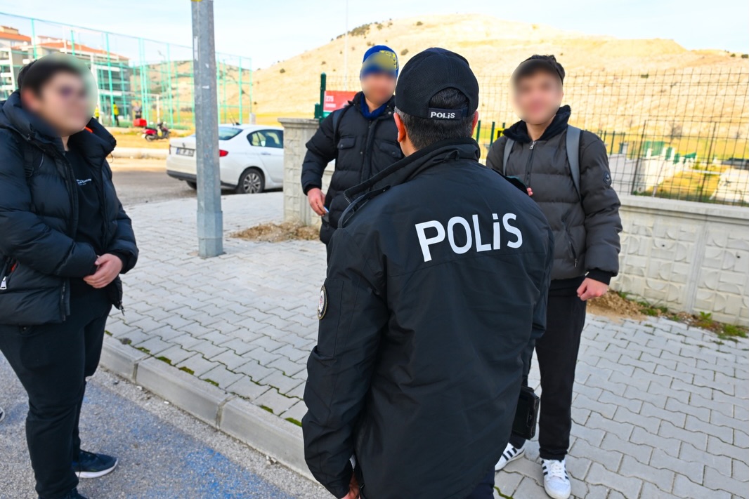 🚔 Okul Önleri̇ Ve Asayi̇ş Uygulamasi 🚔📷 İl Merkezi, Aksu, Gelendost📅 04.02.2026 Günü Il Merkez (1)