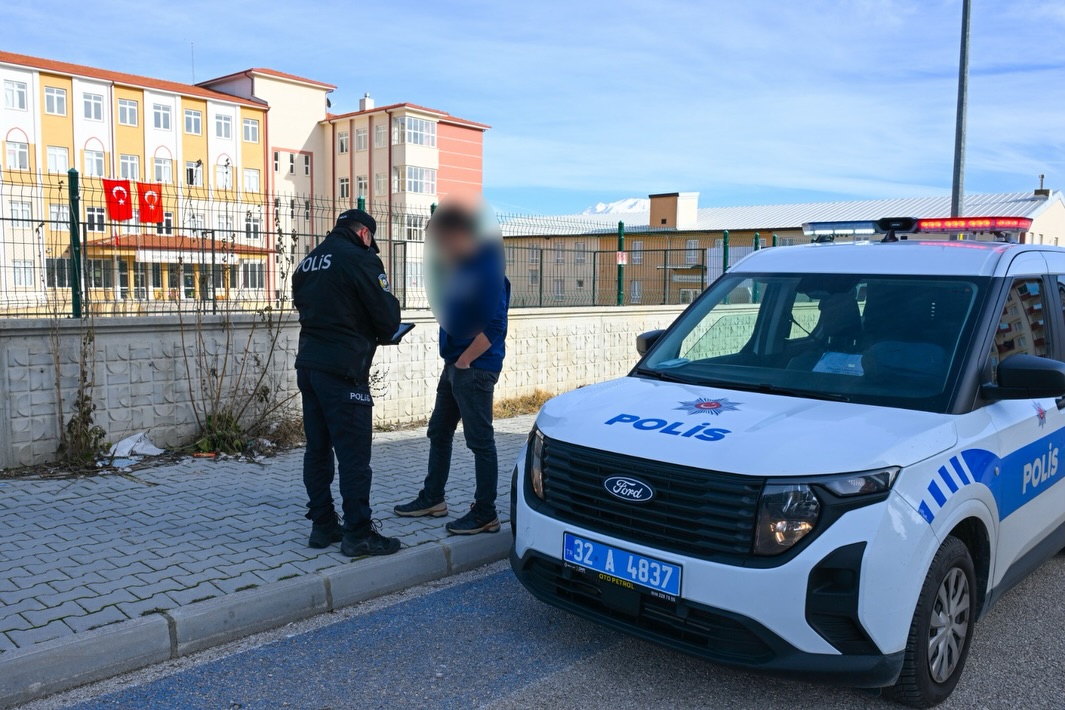 🚔 Okul Önleri̇ Ve Asayi̇ş Uygulamasi 🚔📷 İl Merkezi, Aksu, Gelendost📅 04.02.2026 Günü Il Merkez