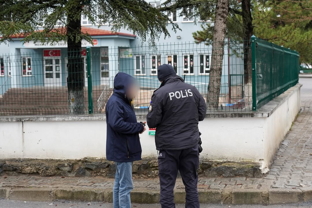 🚔 Okul Önleri̇ Ve Asayi̇ş Uygulamasi 🚔📷 İl Merkezi, Gelendost,Atabey🗓️ 20.02.2026 Günü Il Merk