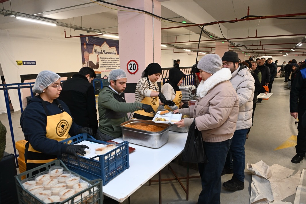 Ramazan Ayının Ilk Iftarında Aynı Sofranın Etrafında Buluşan Kıymetli Hemşehrilerimizle Gönül Bi (1)