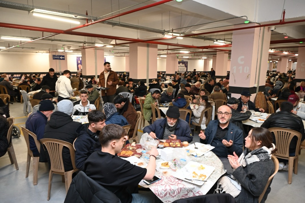 Ramazan Ayının Ilk Iftarında Aynı Sofranın Etrafında Buluşan Kıymetli Hemşehrilerimizle Gönül Bi (2)