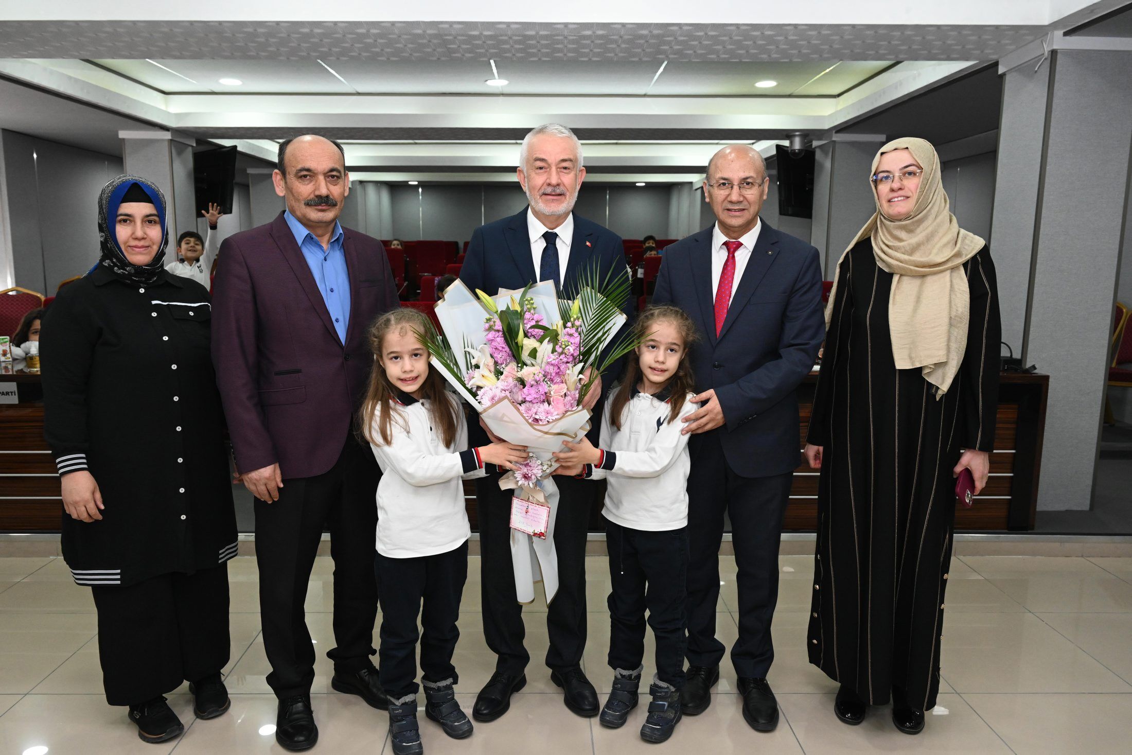 03 03 2026 Yilmaz Sener Ilkokulu 2E Sinifi Baskana Ziyaret (5)