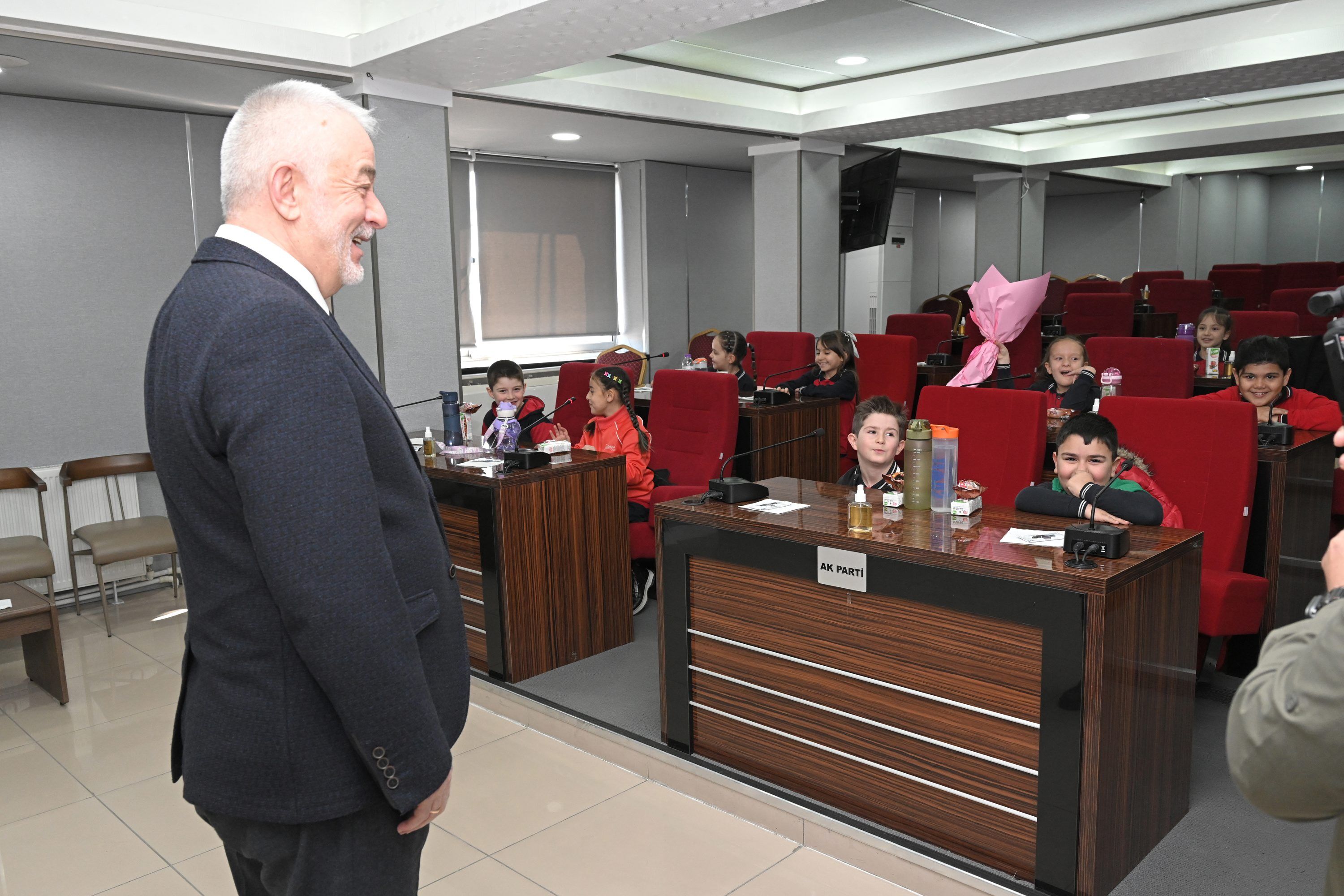 04 03 2026 Sehit Hasan Huseyin Gul Ilkokulu 2B Sınıfı Baskana Ziyaret (2)