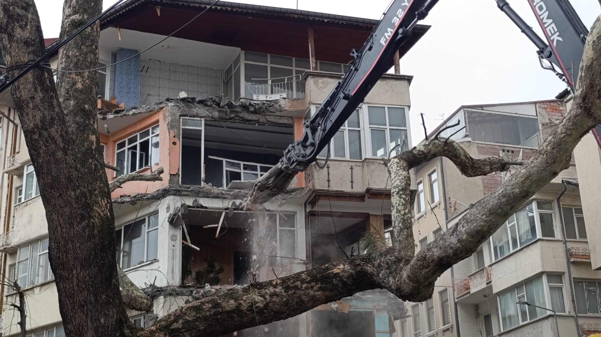 35C59Cdd 015C 4727 8029 0E7Bbefc09Cb