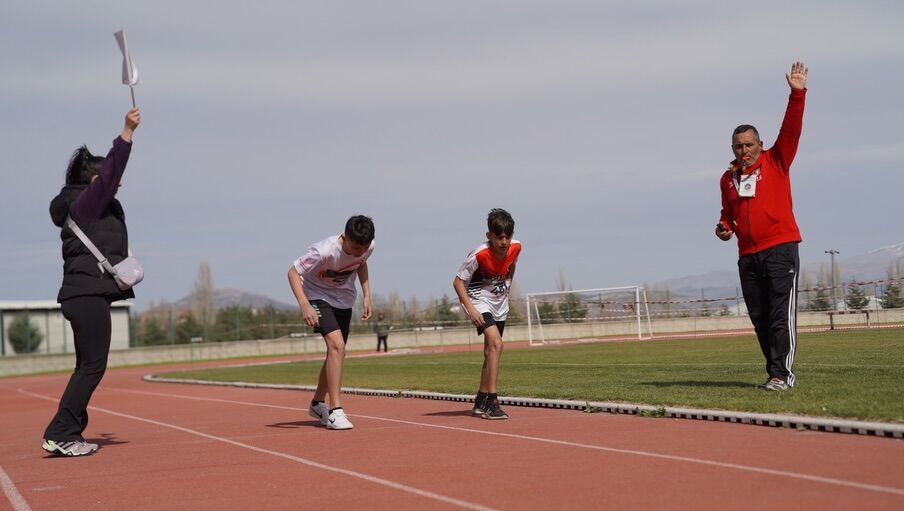 🏃 ♀️ Anali̇g Yolunda Kıyasıya Yarış Atletizm Anadolu Yıldızlar Ligi (Anali̇g) Kros Ve Bayrak Yarı (4)
