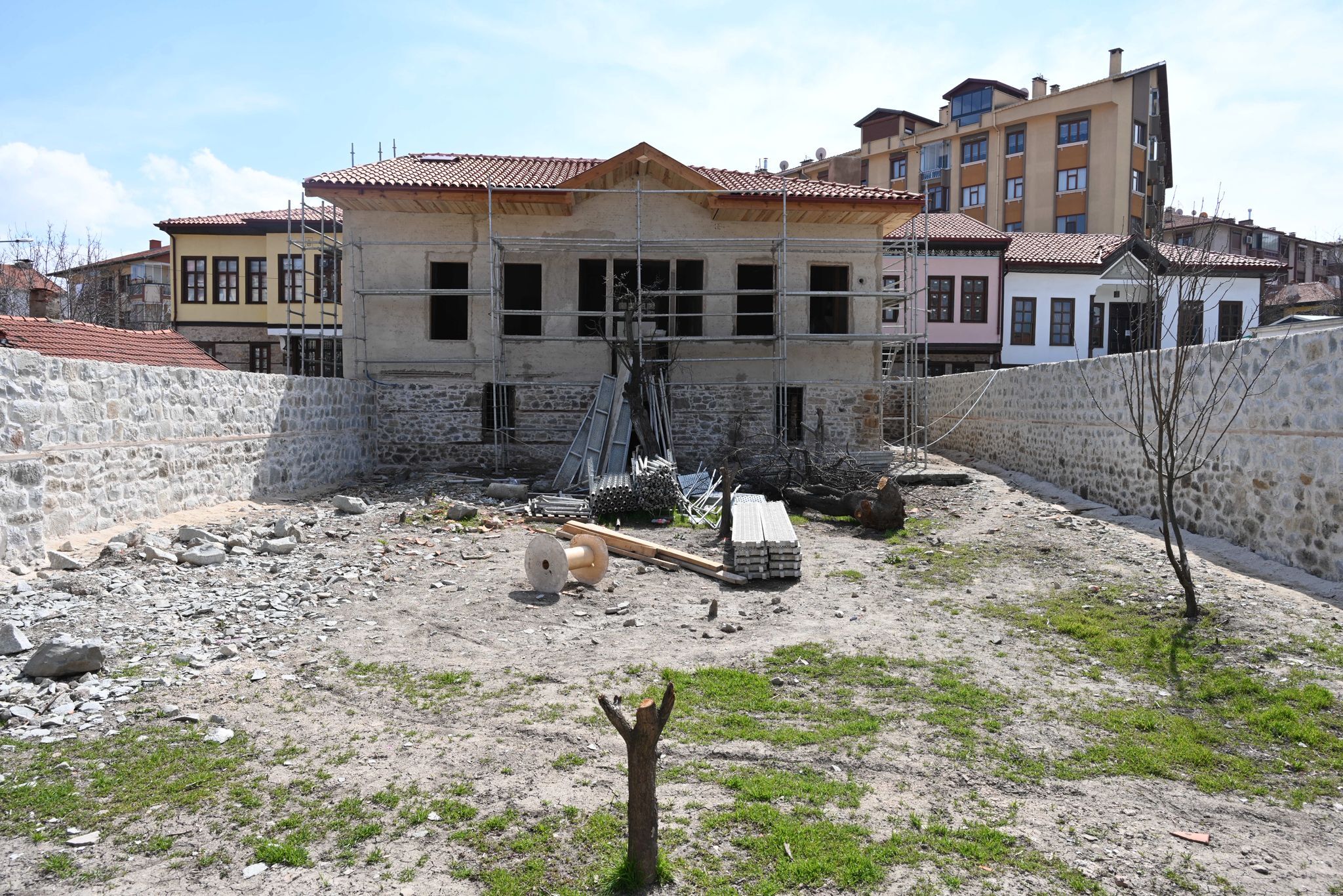 Damgacı Sokak Beyaz Ev (6)