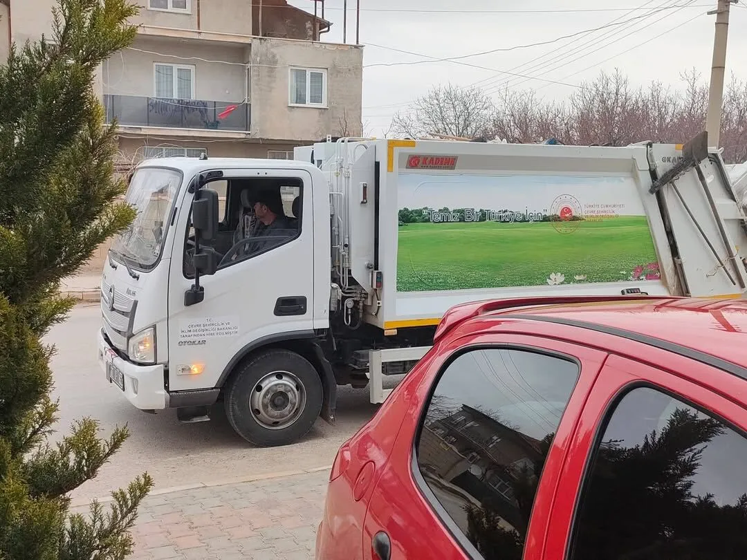 Gelendost Baskan Cop Kamyonu Direksiyon Basında (1)