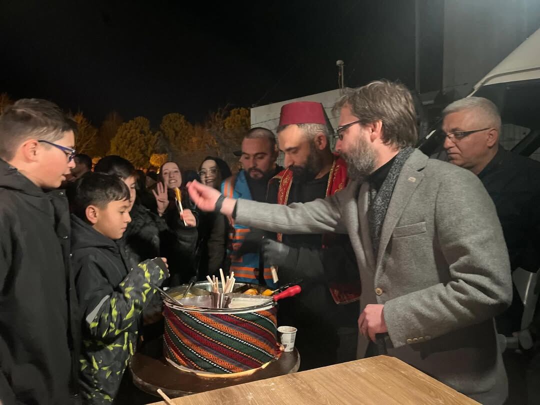 Gönül Çalab’ın Tahtı,Çalap Gönüle Baktı.seçimden Seçime Değil,Günden Güne,Gönülden Gönüle…Batıke (6)