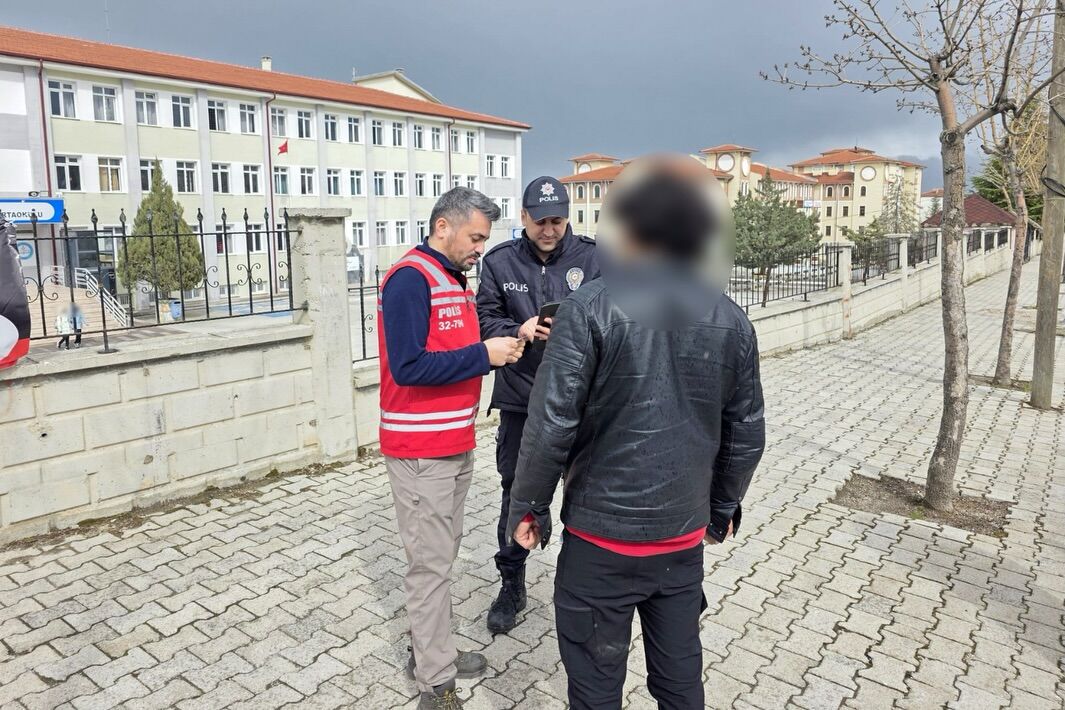 🚔 Okul Önleri̇ Ve Asayi̇ş Uygulamasi 🚔📷 İl Merkezi, Sütçüler, Atabey, Yenişarbademli🗓 25.03.20