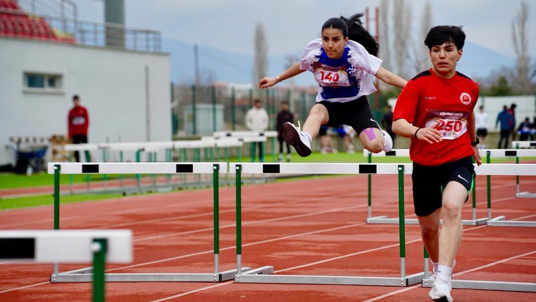 🏃 ♂️ Okul Sporları Gençler A B Atletizm İl Birinciliği Tamamlandısav Atletizm Pisti’nde Gerçekl (2)