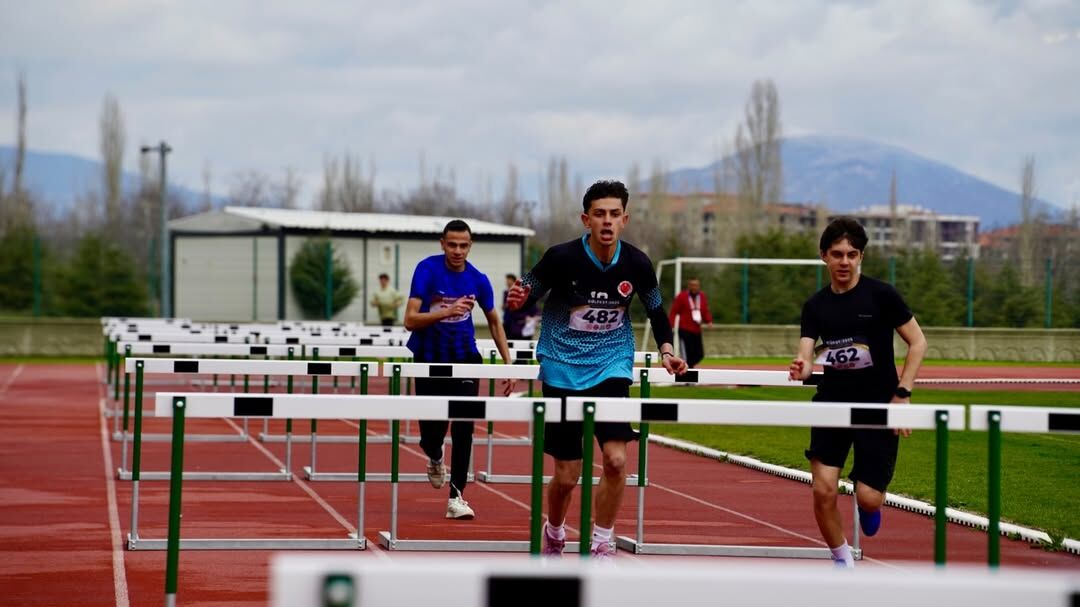 🏃 ♂️ Okul Sporları Gençler A B Atletizm İl Birinciliği Tamamlandısav Atletizm Pisti’nde Gerçekl (5)