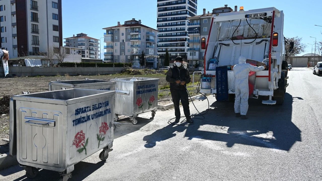 Temizlik Uygarliktir Yazilariyla Cop Konteynerleri Yeniden Boyaniyor 3