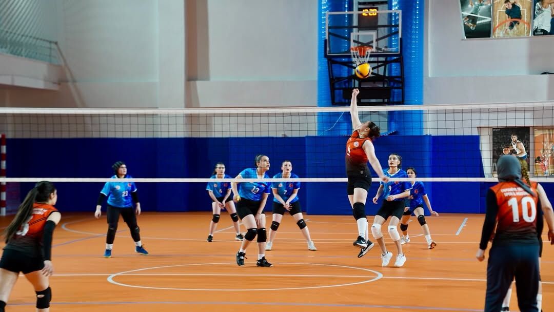 🏐 Yurtli̇g Voleybol Akdeniz Bölge Şampiyonası’nda 1. Gün Tamamlandı 🔥İlimizde Düzenlenen Şampiy (2)